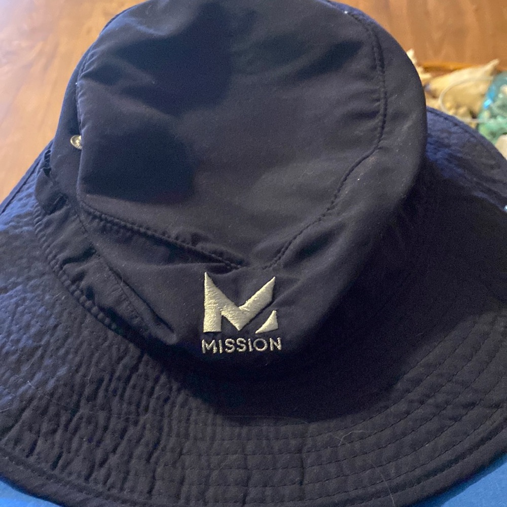 Mission bucket hat